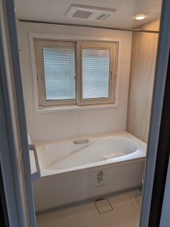 浴室にオススメ！内窓ブラインド工事。