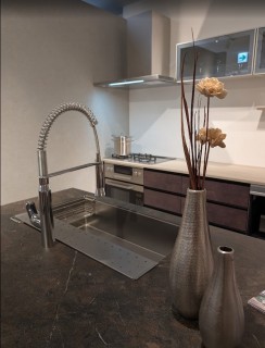 人気を二分！無機質でかっこいいｖｓ暖かいウッド感のインテリア