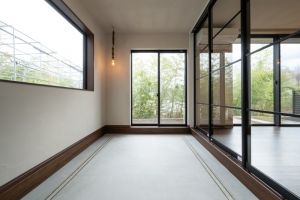 吹き抜けや勾配天井がある家